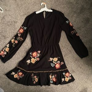 Super cute black dress!